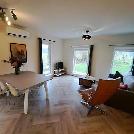 Erve Lindehof Holiday home *