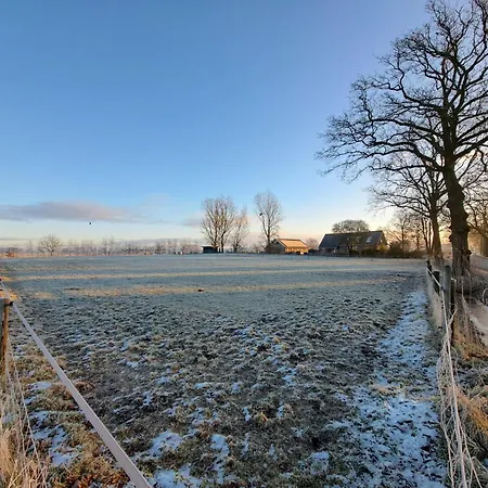 Erve Lindehof Holiday home *
